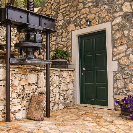 Castelli Olive Press Guest House Acharavi  Bagian luar foto