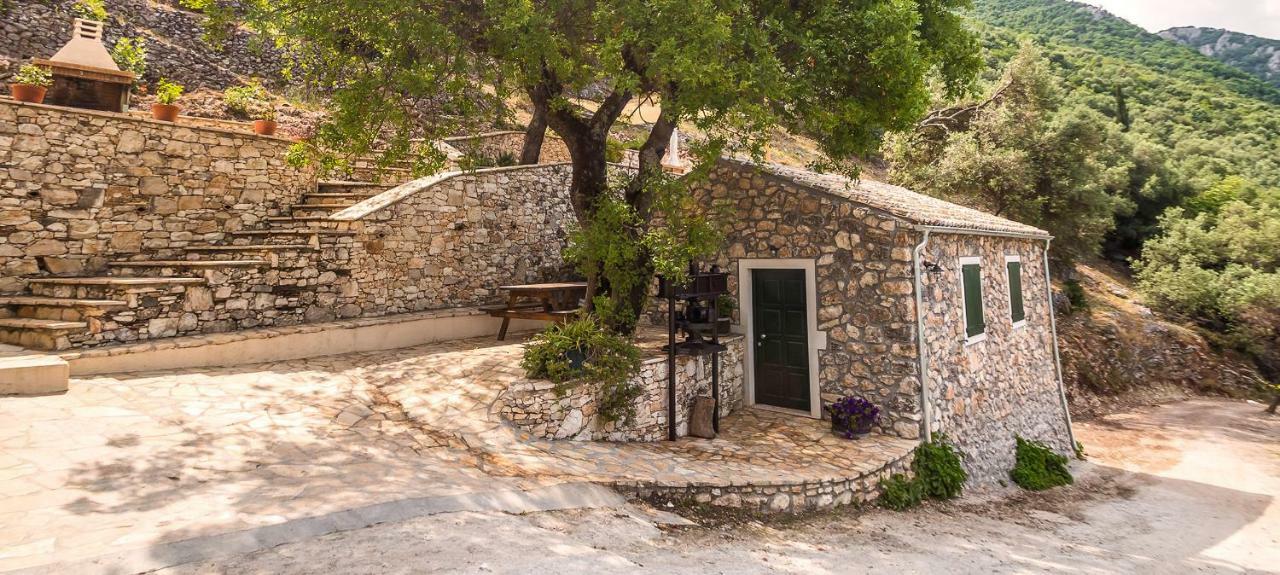 Castelli Olive Press Guest House Acharavi  Bagian luar foto