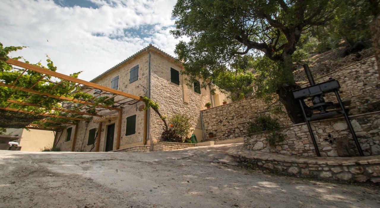 Castelli Olive Press Guest House Acharavi  Bagian luar foto