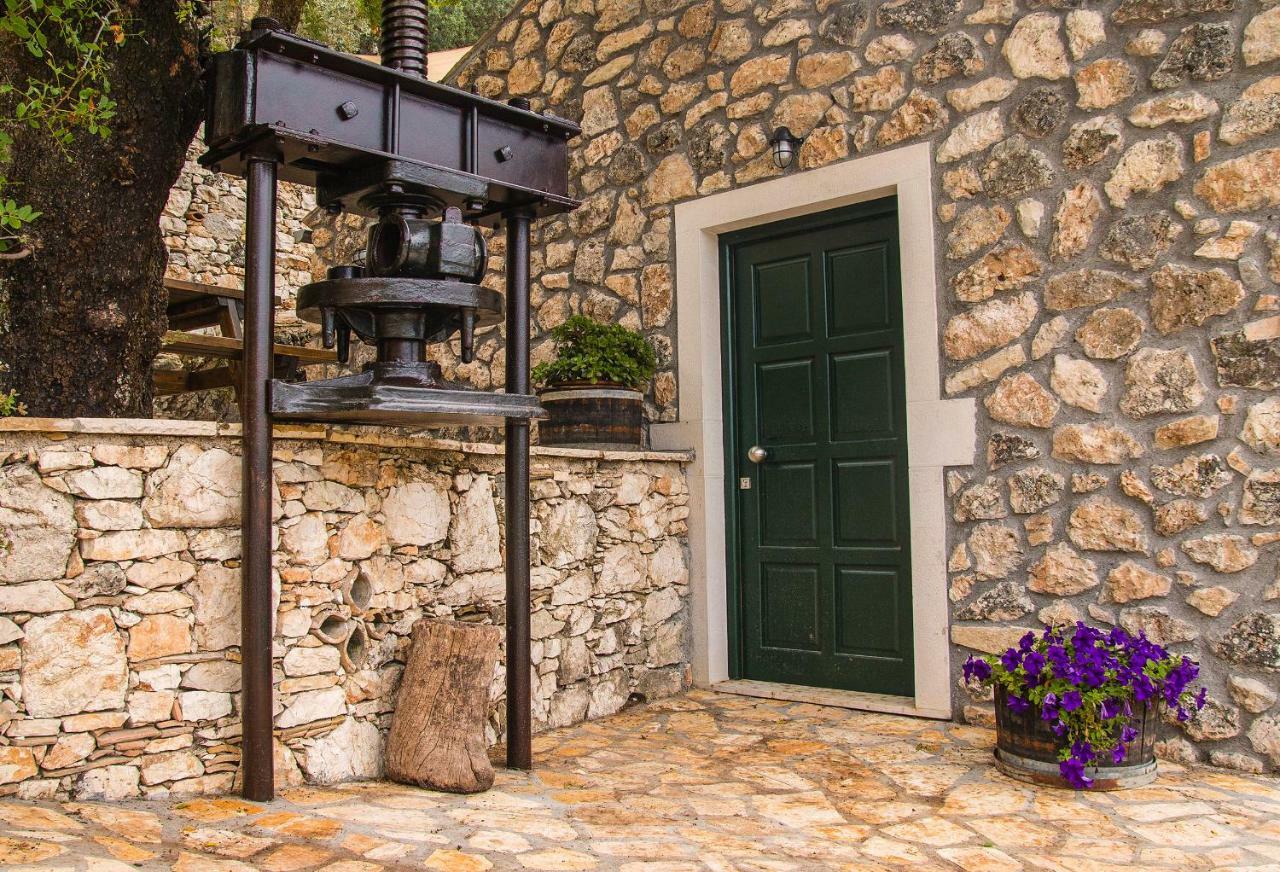 Castelli Olive Press Guest House Acharavi  Bagian luar foto